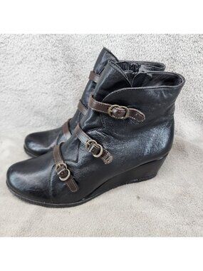 Eric Michael Shoes Womens SIze 8.5 Lena Black Leather Wedge Ankle Boots *Read*